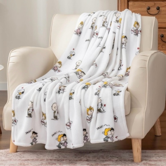 NWT Peanuts Character Queen Blanket - Picture 1 of 10